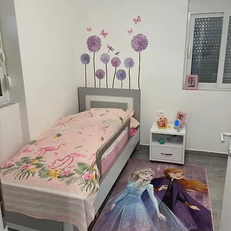فيلة Vacation In Piqeras